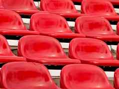常规的红色的座位体育场