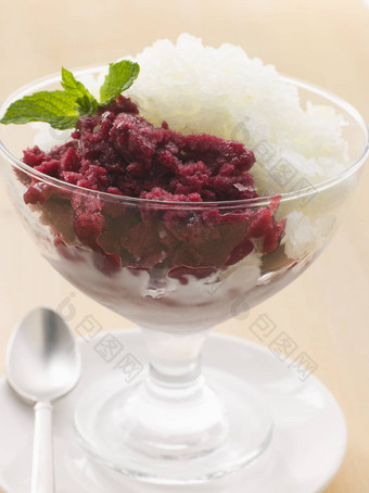 <strong>黑醋栗</strong>柠檬Granita