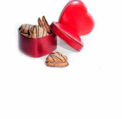 心形状的奶油饼干红色的心金属盒子