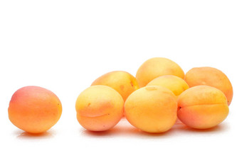 多汁的杏子白色背景