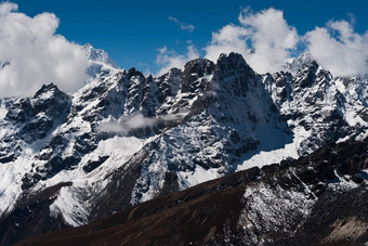 山脊查看Renjo通过喜马拉雅山脉