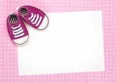 空白卡粉红色的婴儿鞋子