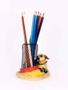 铅笔杯填满色彩斑斓的铅笔