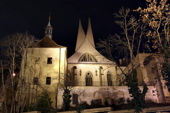 本笃会的修道院埃莫齐晚上场景