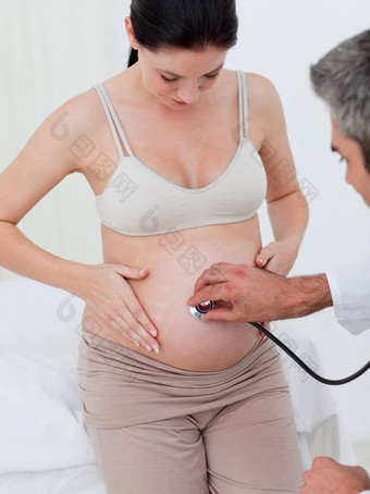 年轻的怀孕了女人检查妇科<strong>医生</strong>