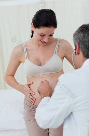 高加索人怀孕了女人检查妇科医生