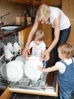 家庭开放洗碗机