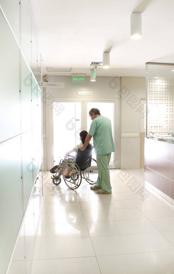 护士病人轮椅