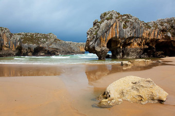 海滩洞穴的三月新Llanes阿斯图里亚斯西班牙