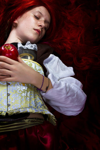 年轻的女人红色的苹果<strong>诗意</strong>的表示