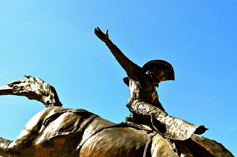 骑手青铜雕像