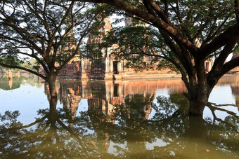 洪水柴瓦塔纳拉姆寺庙大城府