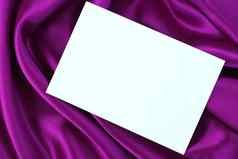 空白白色卡紫色的缎