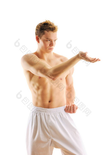 男人。培训跆拳道