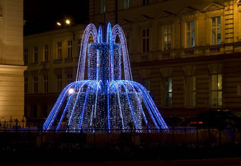 美丽的蓝色的喷泉