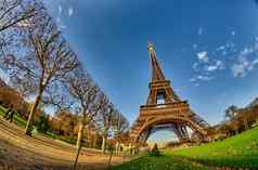 之旅埃菲尔铁塔美丽的冬天一天巴黎埃菲尔铁塔塔摇来摇去