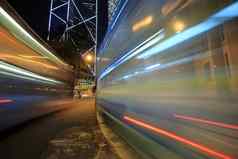 公共汽车超速行驶晚上街在香港香港中国