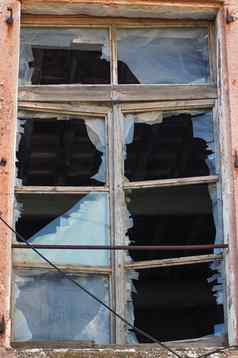 破碎的玻璃窗口框架