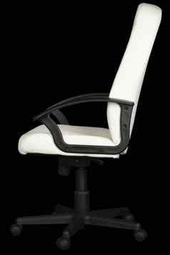 白色皮革办公室椅子黑色的背景
