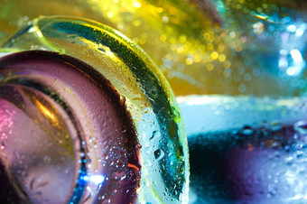 明亮的色彩斑斓的摘要背景玻璃滴水