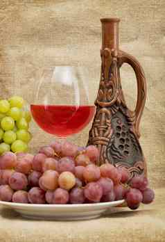 陶瓷瓶葡萄红色的酒