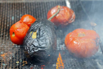 烤番茄茄子篝火