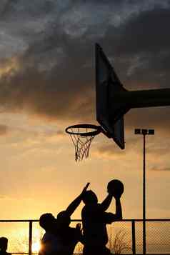 篮球球员日落