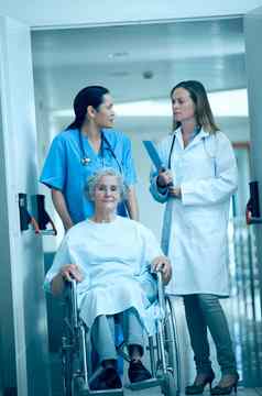护士旋转高级病人病人走廊