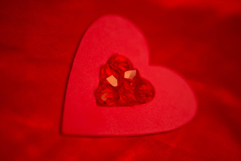 红宝石纸红色的心
