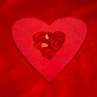 红宝石休息红色的心