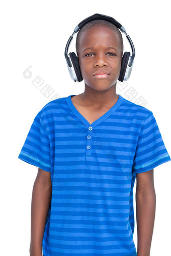 男孩听音乐