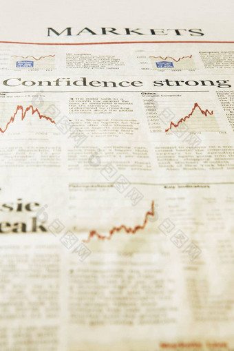 新闻纸<strong>股票</strong>市场金融图表显示轻微的增长