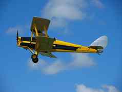 黄色的古董飞机