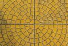 圆形黄色的砖铺平道路模式