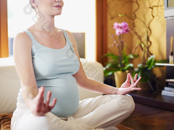 怀孕了女人瑜伽首页