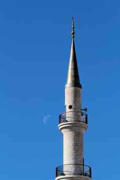 马达巴耶稣基督清真寺尖塔蓝色的天空