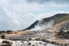 吸烟火山火山口