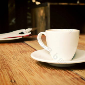 特写镜头杯咖啡表格咖啡商店
