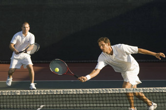 混合双打球员打<strong>网球</strong>球合作伙伴背景