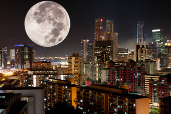 月亮晚上城市