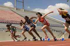 集团女跟踪运动员短跑