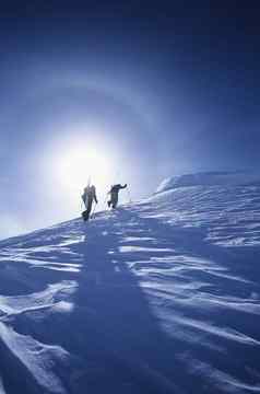 滑雪者徒步旅行山峰会