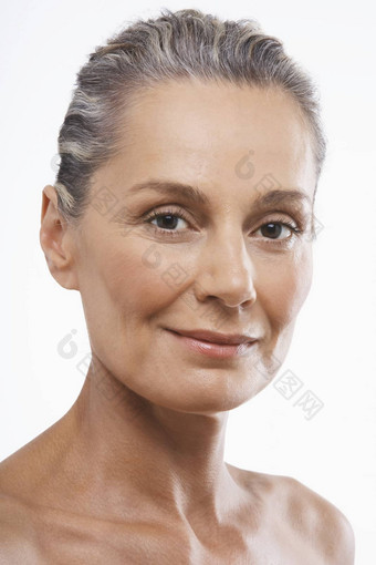 特写镜头肖像快乐中间岁的女人白色背景