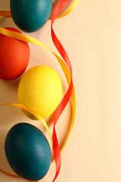 复活节鸡蛋黄色的丝带