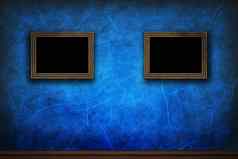木帧蓝色的复古的难看的东西墙