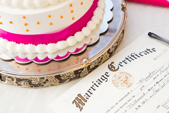 蛋糕婚姻证书