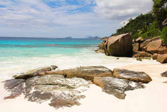 景观美丽的异国情调的热带海滩绿松石水