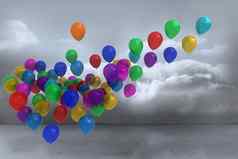 色彩鲜艳的气球多云的房间