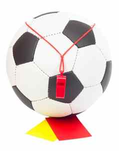 足球概念球裁判的吹口哨红色的黄色的卡