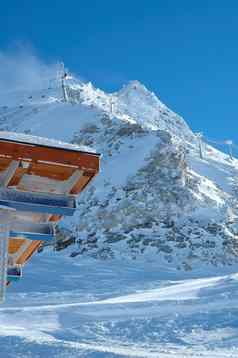 峰屋顶滑雪电梯